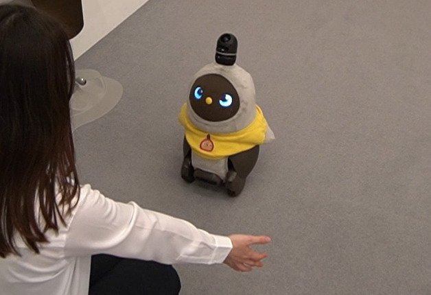 『LOVOT』にコニカミノルタの技術が搭載 『LOVOT』がヒトの姿勢をAIで検知し、より豊かなスキンシップが可能に!